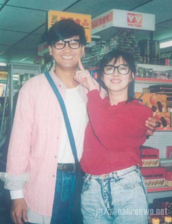 王祖贤和周润发合影 一张合照为何引发粉丝感慨？