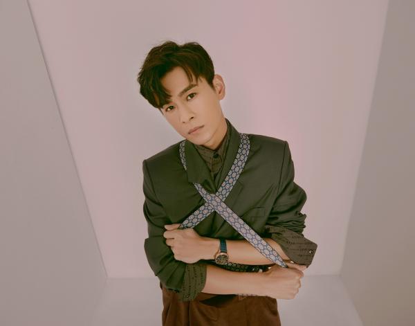 乔振宇空降纽约时代广场大屏 演绎浪漫雅痞新定义