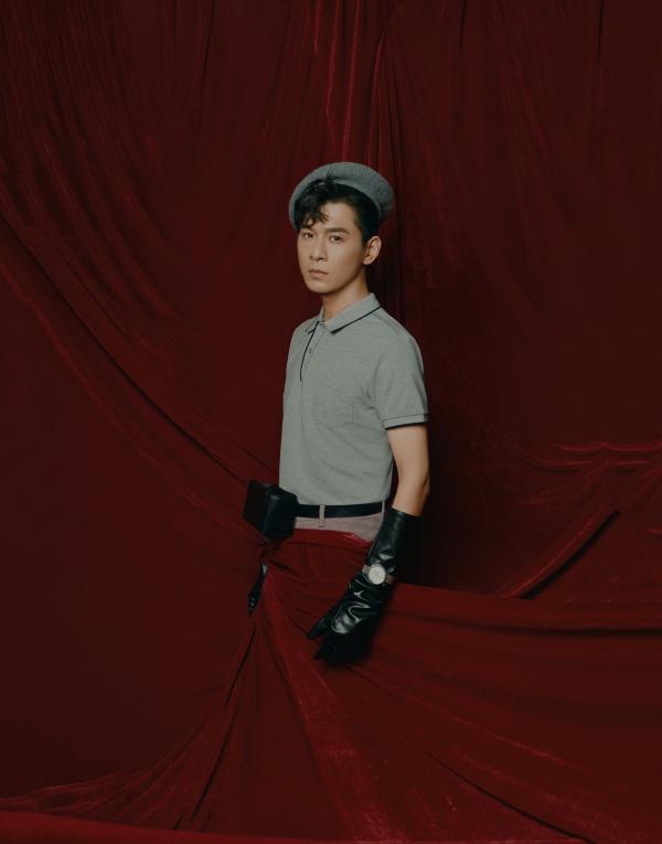 乔振宇空降纽约时代广场大屏 演绎浪漫雅痞新定义