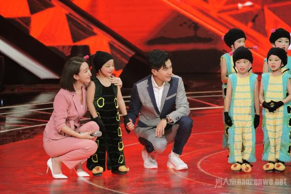 刘恺威离婚后首次亮相节目 与小孩互动被赞是个好父亲