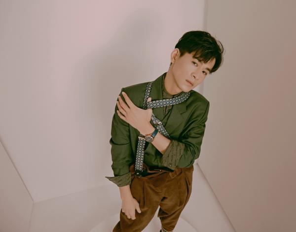 乔振宇空降纽约时代广场大屏 演绎浪漫雅痞新定义