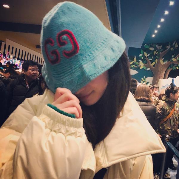 您的喵总已上线！倪妮迪士尼游玩啃超大鸡腿可爱爆表