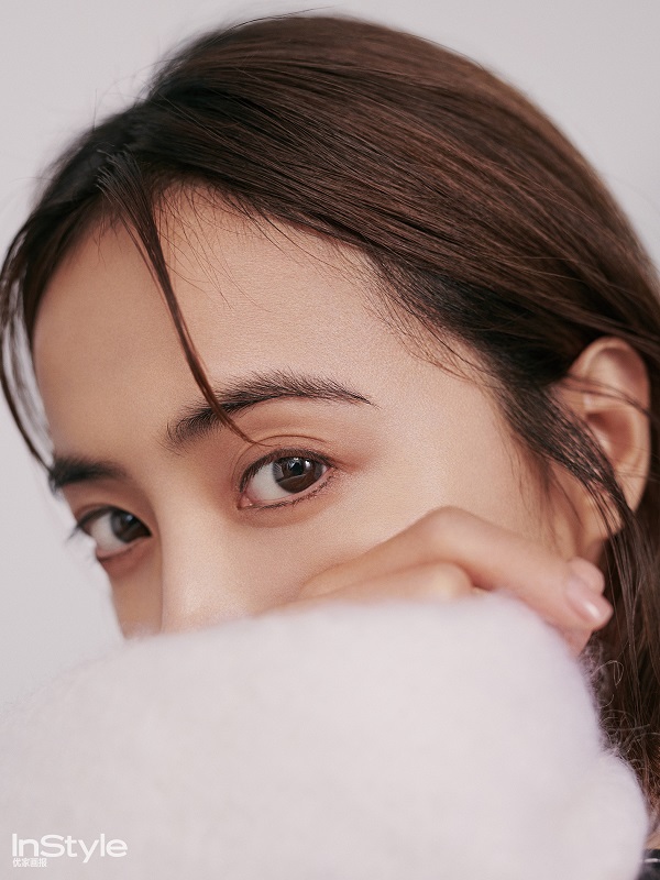 蔡依林黑白灰经典配色优雅干练 演绎极简主义北欧风