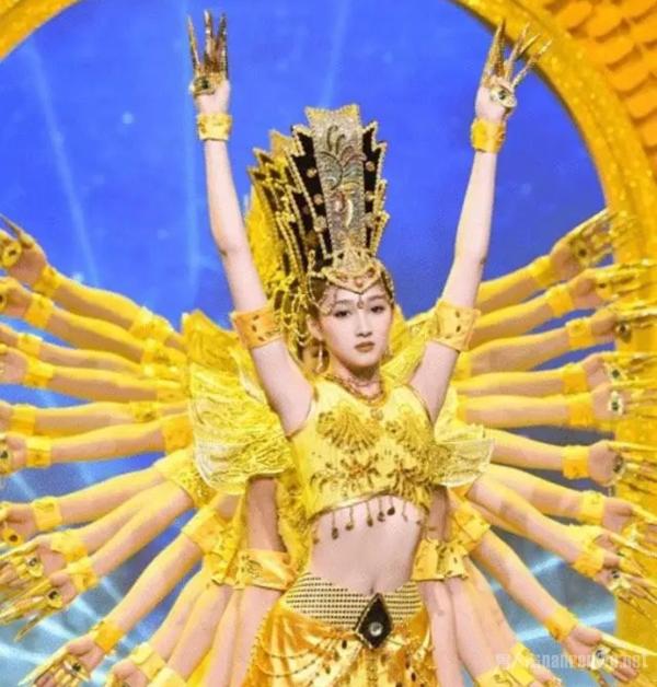 关晓彤千手观音舞蹈侵权 是被黑还是真的掉坑了？