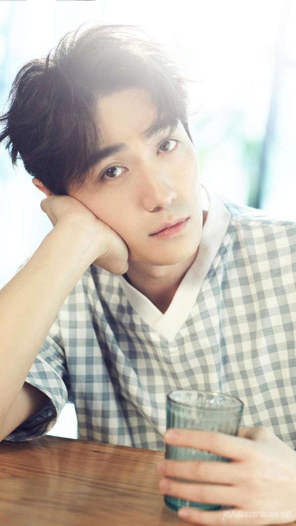 朱一龙童年照曝光，粉丝惊呼不愧是从小培养的绅士范