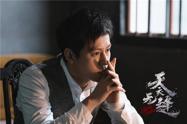 《天衣无缝》秦俊杰“装疯” 胡海锋吴刚配合默契引陆毅入网