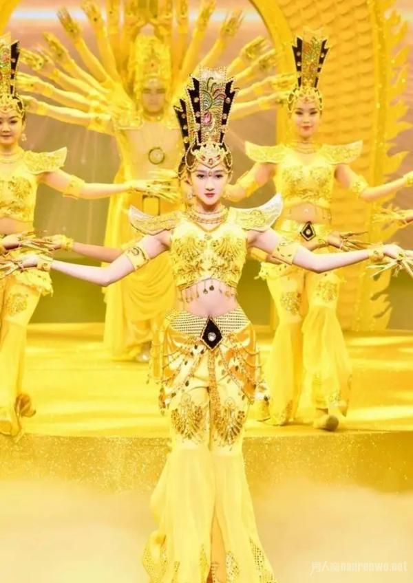 关晓彤千手观音舞蹈侵权 是被黑还是真的掉坑了？