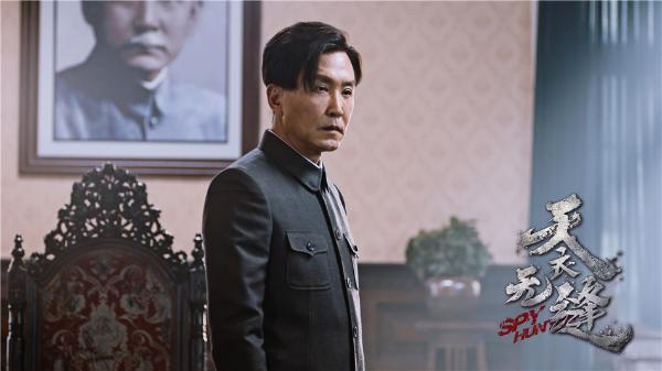 《天衣无缝》秦俊杰“装疯” 胡海锋吴刚配合默契引陆毅入网