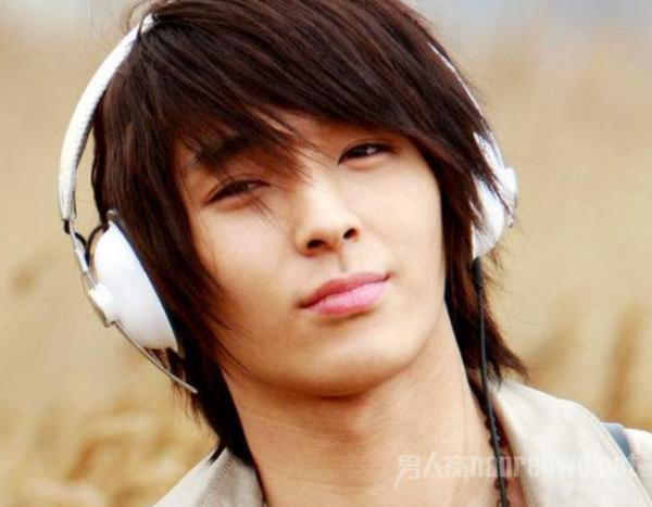 崔钟勋涉嫌偷拍 胜利事件后续不断 如今组合配置很齐全