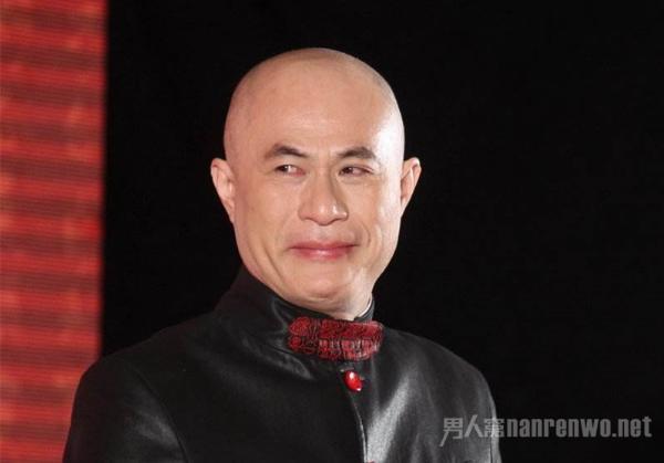 徐锦江演金毛狮王是人工翻白眼 翻拍作品再与经典比较