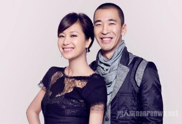 徐静蕾否认已婚 享受二人甜蜜世界将不婚进行到底