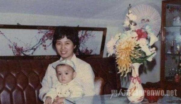 胡歌妈妈过世 与癌斗争30年还是未看到儿子成家