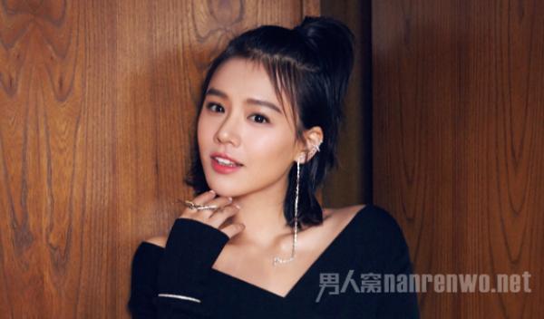 马思纯晒18岁照 从书中走出的女孩！既是七月又是小诺