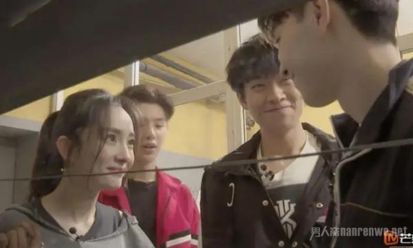 邓伦对杨幂称呼暧昧 自称单身疑澄清与baby绯闻