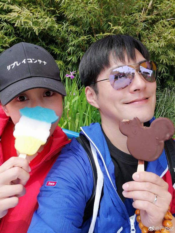 严屹宽晒女儿睡醒蓬松发型，大夸肉肉感觉太像自己