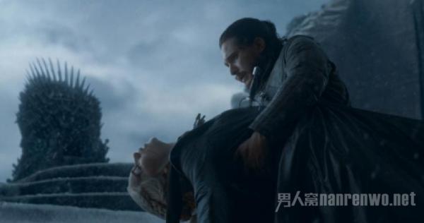 雪诺读剧本发现杀了龙妈时 痛苦低头 无法接受权游结局