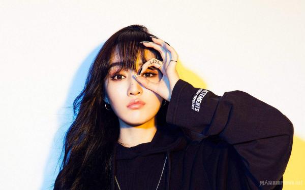 孟佳恋情曝光 男友是萧亚轩前任 新加坡百亿小开