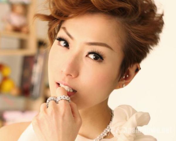 郑秀文为许志安爱犬庆生 两人恩爱如旧? 爱人