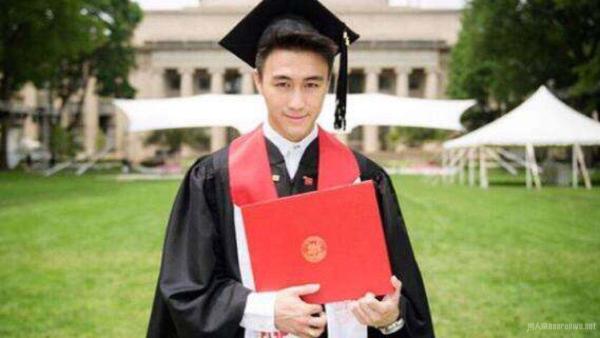 何猷君智商惊人，曾在《最强大脑》拿过两次第一