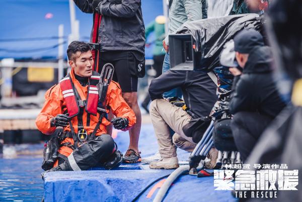 林超贤彭于晏深潜水下30尺 《紧急救援》宣布杀青