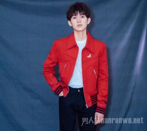 张艺兴抽烟 抽烟明星总动员？与王源画风全然不一！