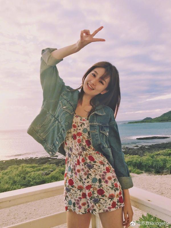 疑似杨洋乔欣挽手逛超市背影被拍 网友扒同款证其身份