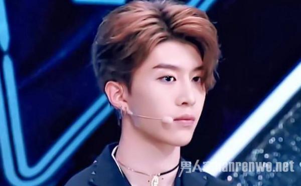 范丞丞回应演出失误 主动承担责任 范冰冰弟弟长大了！