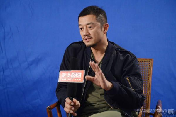 李亚鹏女友近照曝光 不是富婆是歌手 神似王菲