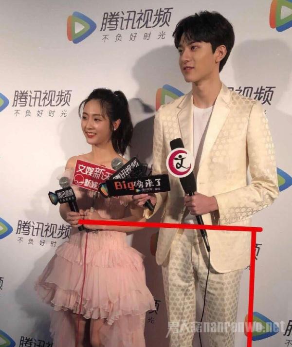 邢菲林一合体亮相红毯 林一腿长逆天 要注意他们的手