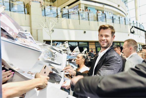 “锤哥”来北京敲起中国鼓！ 神仙组合频繁爆料