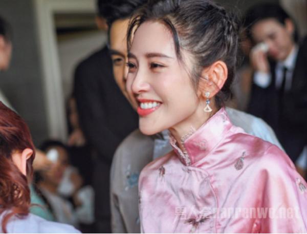 过于开心马思纯 小马哥参加婚礼 分分钟笑成表情包