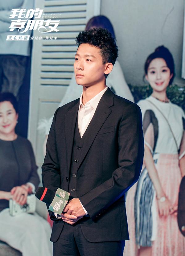 杨颖邓伦朱一龙同框 现场大聊拍戏感受