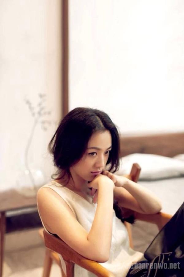汤唯晒女儿近照竟意外曝光豪宅 2岁女儿大长腿抢镜！