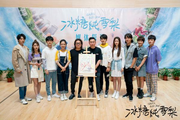 《冰糖炖雪梨》探班 吴倩张新成被赞“百分百CP感”