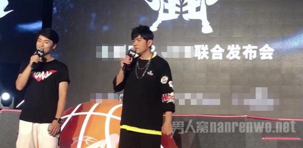 周杰伦将出新专辑 出席发布会被现场追债 年底前一定有