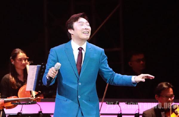 费玉清告别演唱会哭了 粉丝看后心疼 他还是没有抗住！
