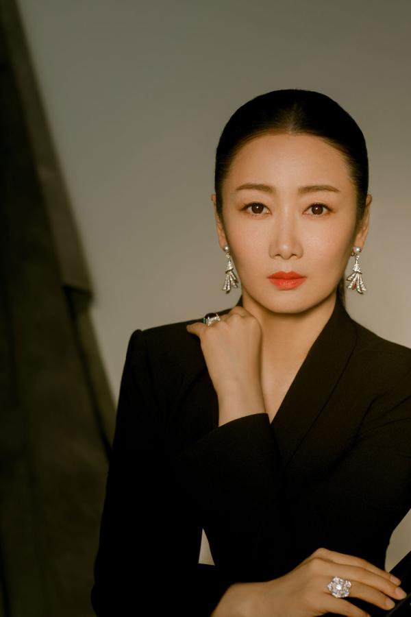 赵涛优雅亮相上影节闭幕式