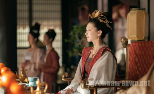 江疏影古装造型 首次古装亮相 你给江疏影打几分？