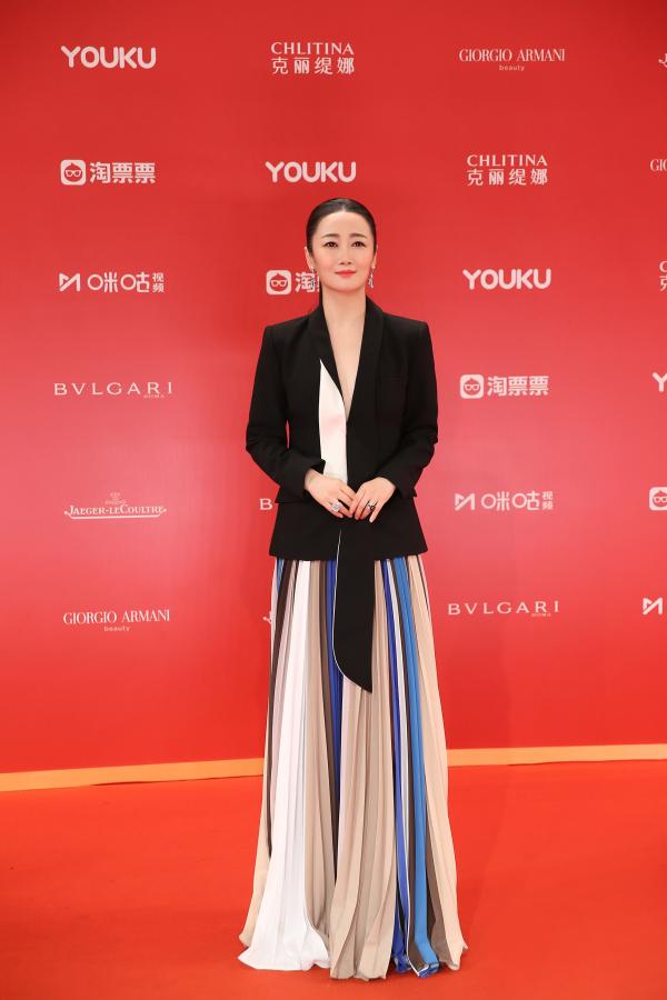 赵涛优雅亮相上影节闭幕式