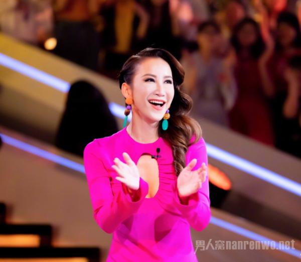 李玟自曝左腿有缺陷 骨盆磨损严重或需重新切开