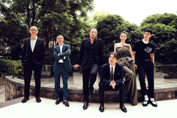 《冰峰暴》“翼小队”飒气集结 见棱见角戏内戏外皆抗打