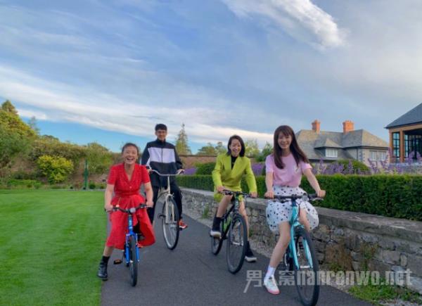 过于开心马思纯 小马哥参加婚礼 分分钟笑成表情包