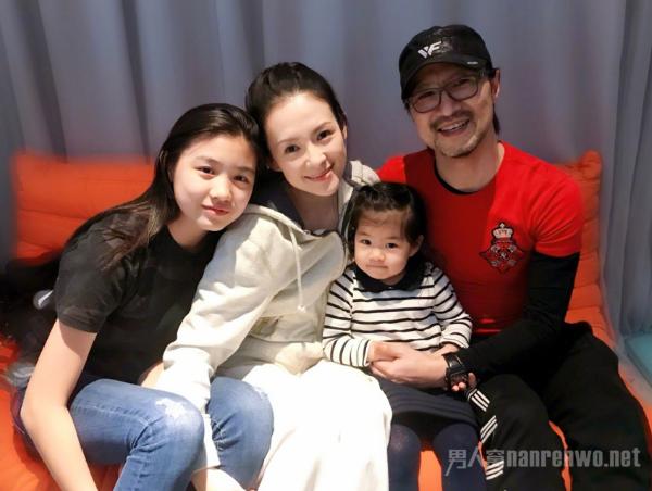 章子怡为汪峰庆生 汪峰感谢妻子女儿却未提小苹果