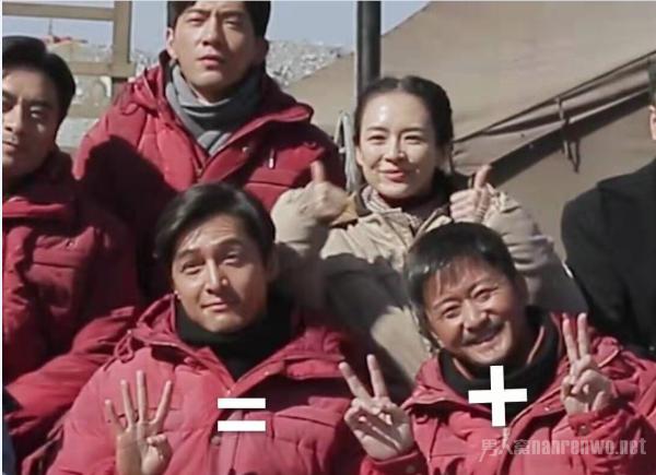 吴京胡歌合影做数学题 每次合影都要这么有梗吗