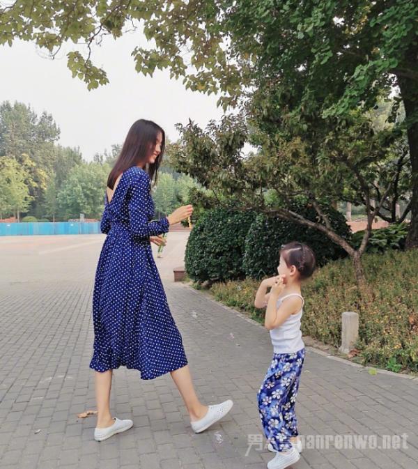 张梓琳3岁女儿身高赢在起跑线 一家人幸福让人羡慕