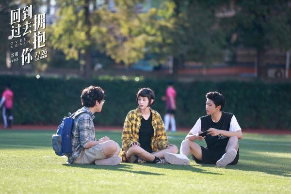 侯明昊拍《回到过去拥抱你》被虐跳水60次