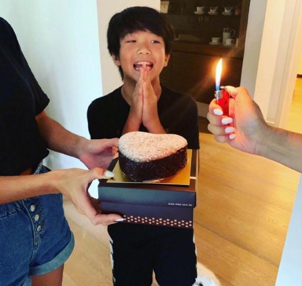 曹格吴速玲晒照为儿子庆11岁生日