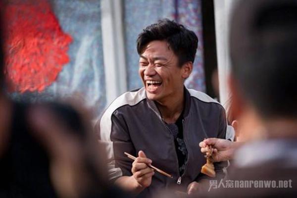 日本炒面大叔撞脸王宝强 脸盲症犯了 网友以为在拍戏