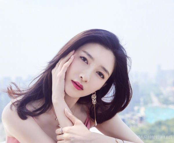 胡歌薛佳凝聚餐疑似复合！看来众多前任中老胡最喜欢她？