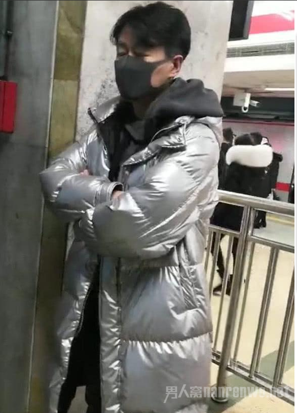 日本炒面大叔撞脸王宝强 脸盲症犯了 网友以为在拍戏